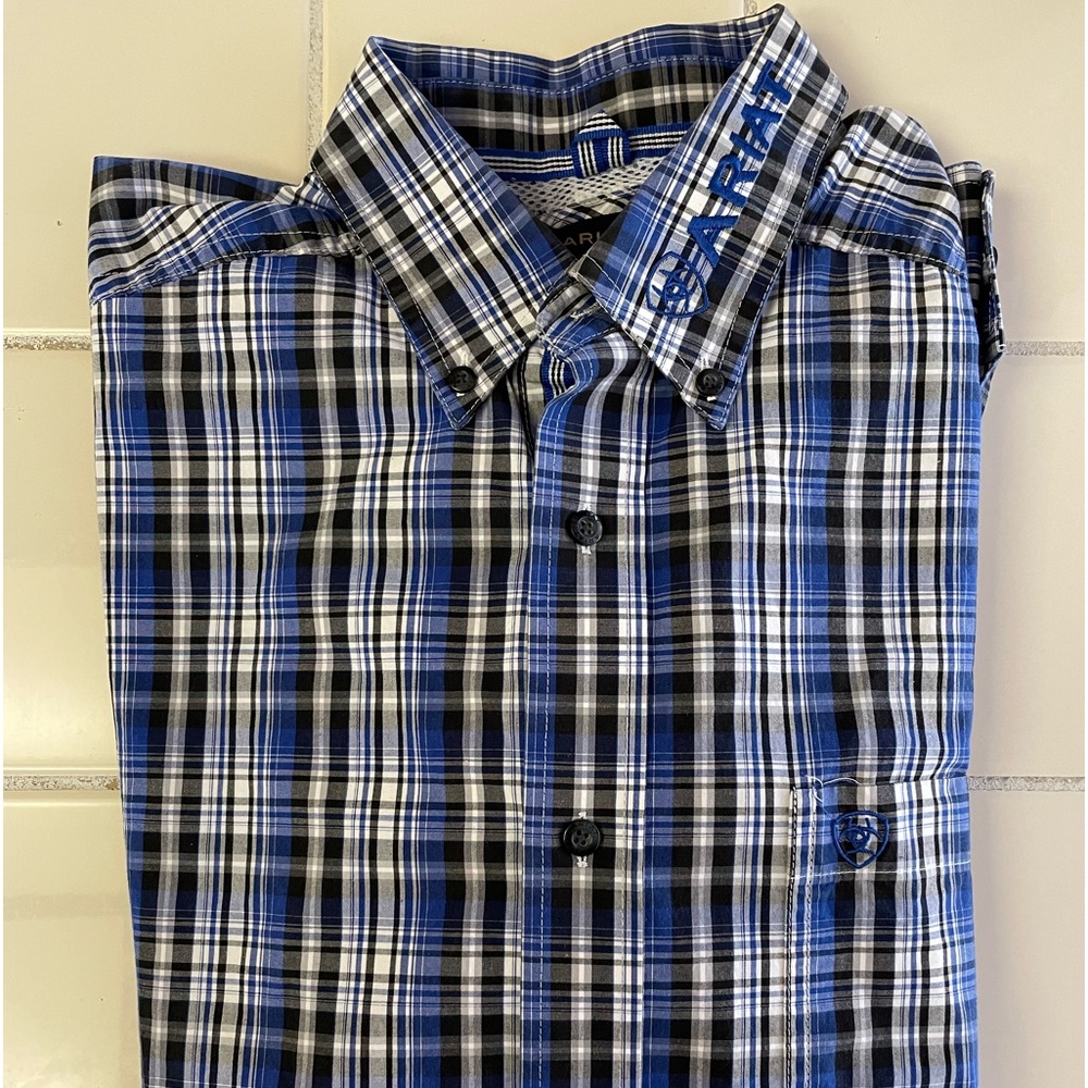 New without tags mens long sleeve Ariat pro series shirt! ❤️